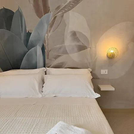 Via Del Mare Apulia E Couette-café 4*