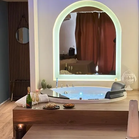 Via Del Mare Apulia E Couette-café 4*